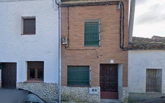 SE VENDE CASA DE PUEBLO
